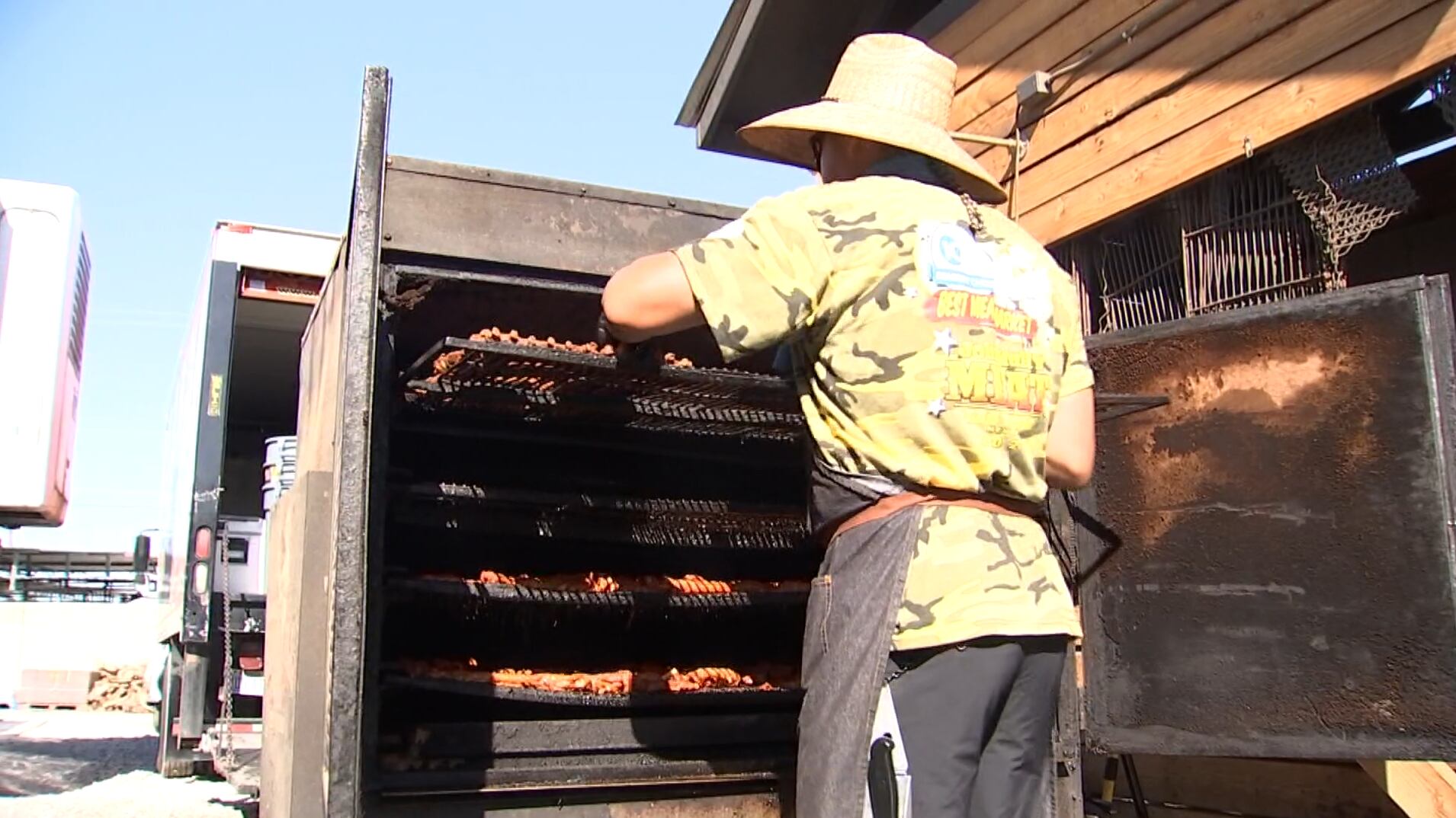 How a Vegas BBQ place is keeping food, staff safe during extreme heat - Vimarsana News