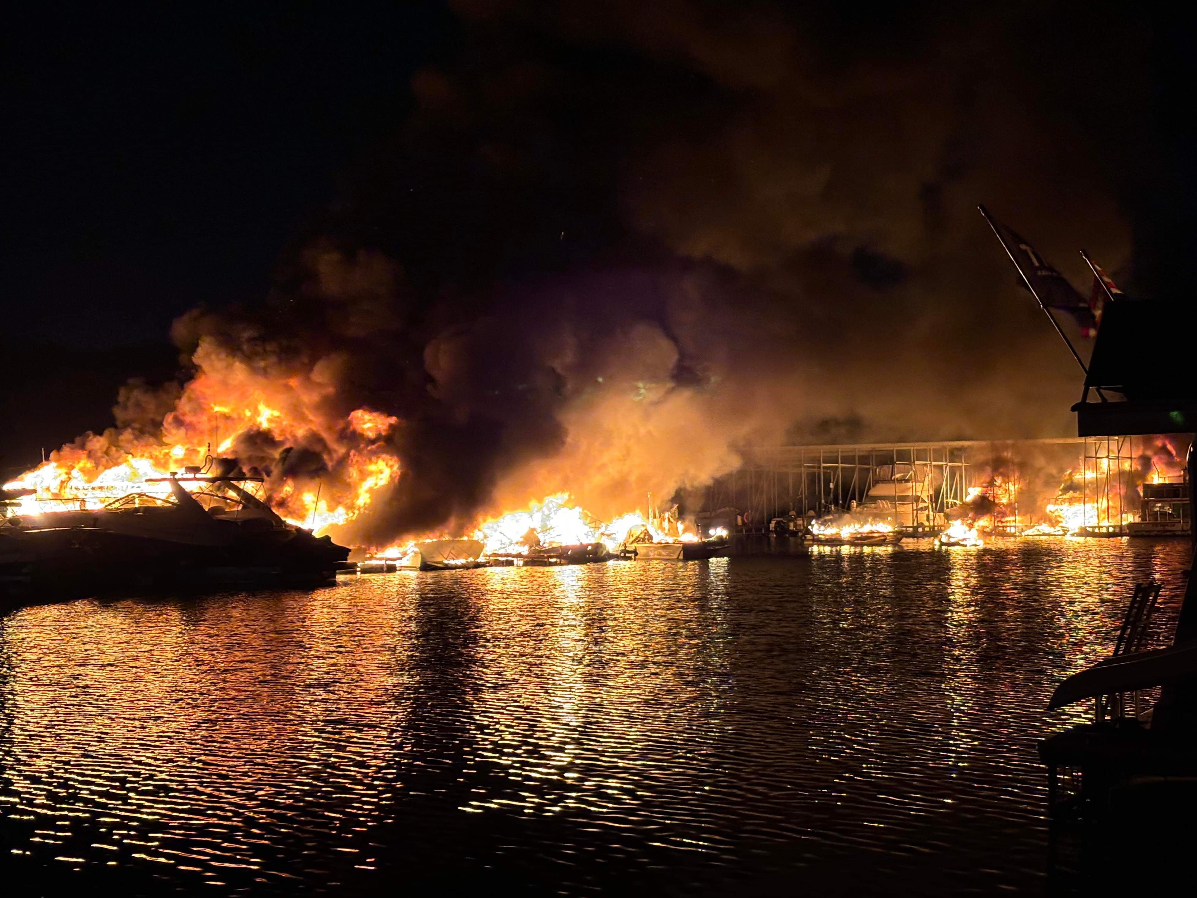 15 boats destroyed, docks damaged in fire at Lake Mead marina - Vimarsana News