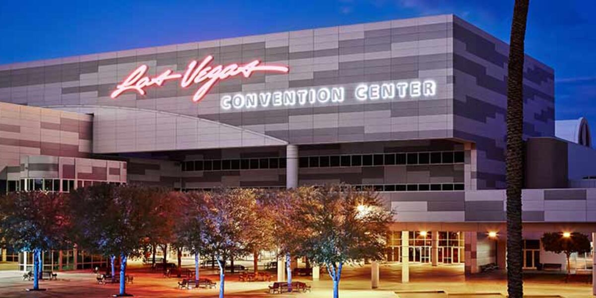 Crane collapses at Las Vegas Convention Center Crane collapses at Las Vegas Convention Center